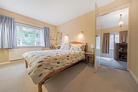 36 High View Road, Guildford, GU2 7RT