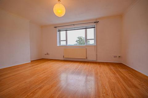 3 bedroom flat to rent, Long Chaulden, Hemel Hempstead, HP1