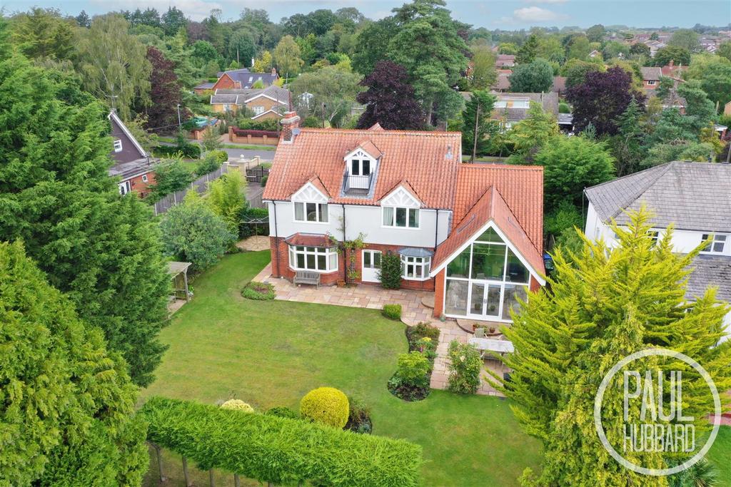 Romany Road, Oulton Broad, NR32 5 bed detached house for sale £895,000