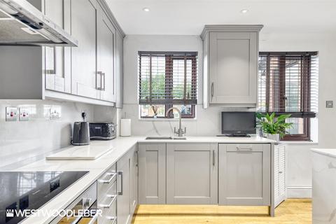 9 Willowdene, Cheshunt, Waltham Cross, EN8 0XD