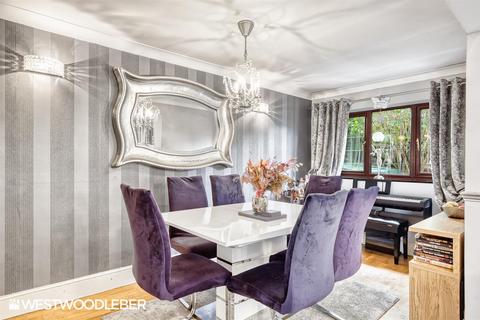 9 Willowdene, Cheshunt, Waltham Cross, EN8 0XD