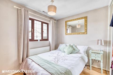 9 Willowdene, Cheshunt, Waltham Cross, EN8 0XD