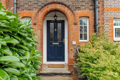 18 Blackborough Road, Reigate, RH2 7BT