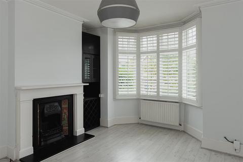 18 Blackborough Road, Reigate, RH2 7BT