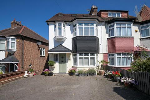 4 bedroom house for sale - Brindwood Road, London E4