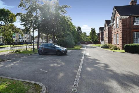 3 bedroom apartment for sale, Worsley House, 894 Hessle Road, Hull
