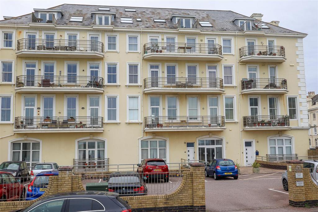 Seaside Road, St. LeonardsOnSea 2 bed flat £1,250 pcm (£288 pw)