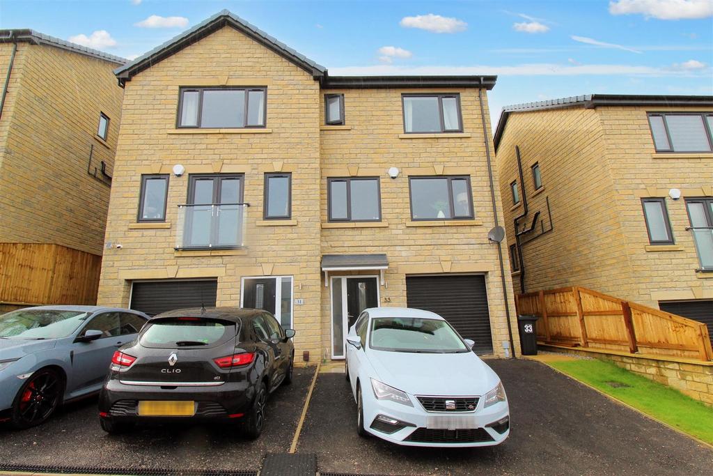 Rosemeade Court, Almondbury, Huddersfield, HD5 8FA 4 bed semidetached