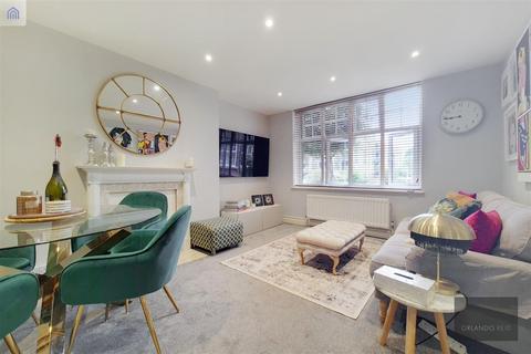 3 bedroom apartment to rent, Thorncliffe Court, Clapham