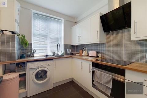 3 bedroom apartment to rent, Thorncliffe Court, Clapham