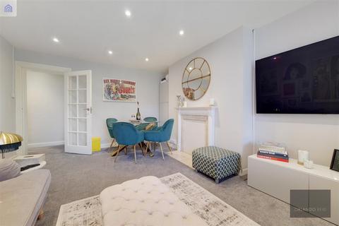 3 bedroom apartment to rent, Thorncliffe Court, Clapham