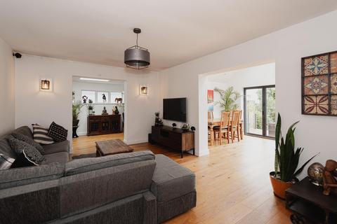 36 Great Tattenhams, Epsom, KT18 5SB