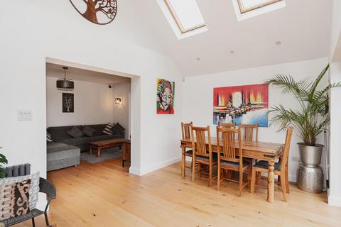 36 Great Tattenhams, Epsom, KT18 5SB