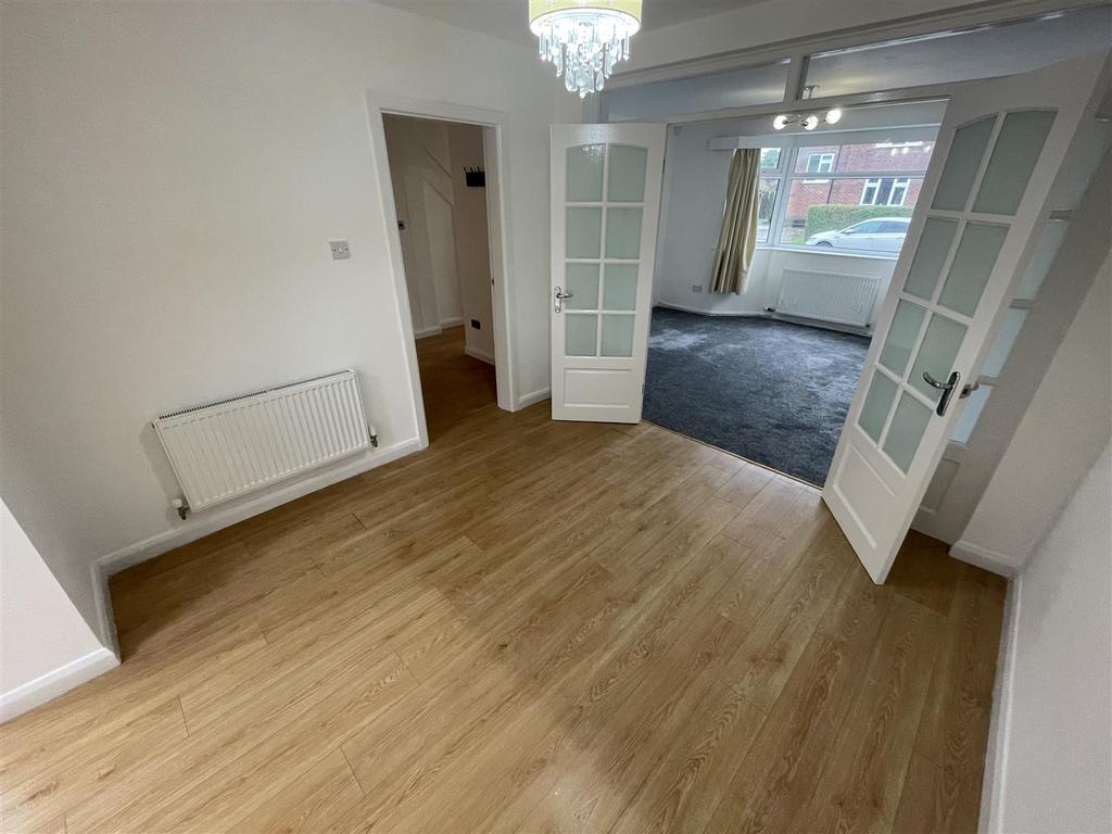 Old Meadow Lane, Hale, Altrincham 3 bed semidetached house £1,550