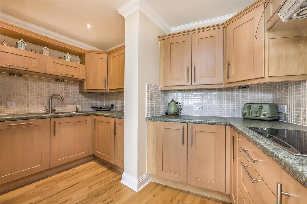 41 The Point, Marina Close, Boscombe-Portico Market