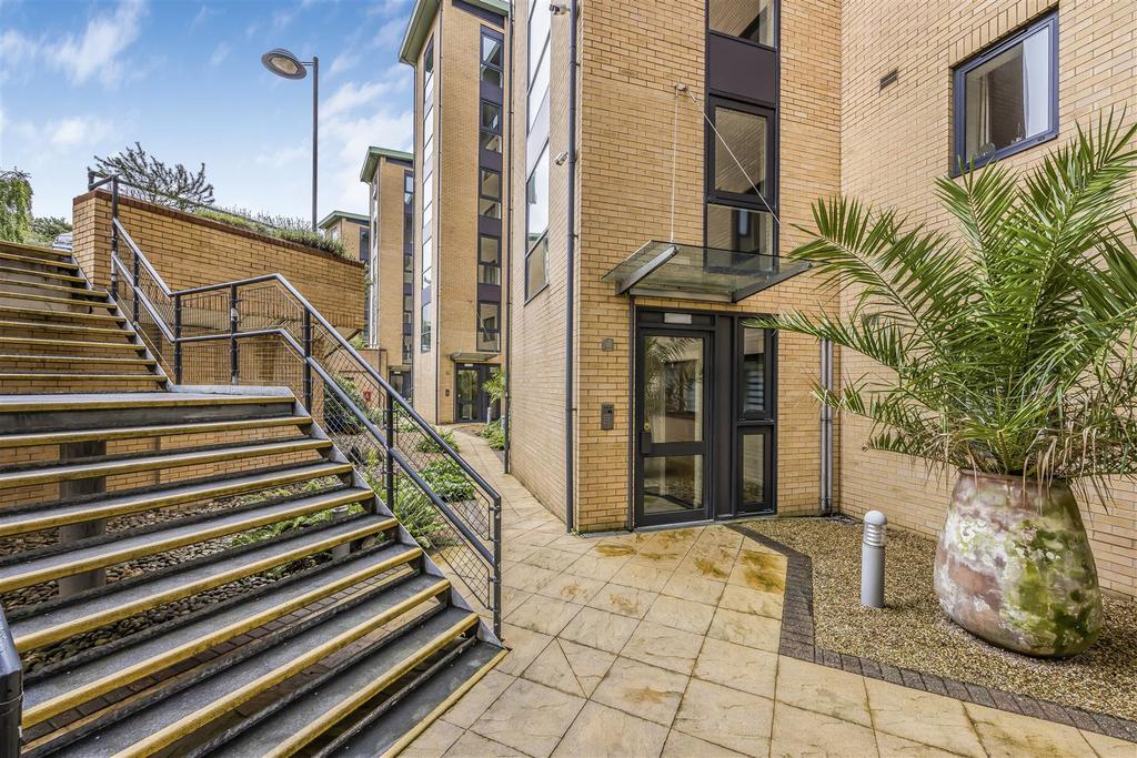 41 The Point, Marina Close, Boscombe-Portico Market