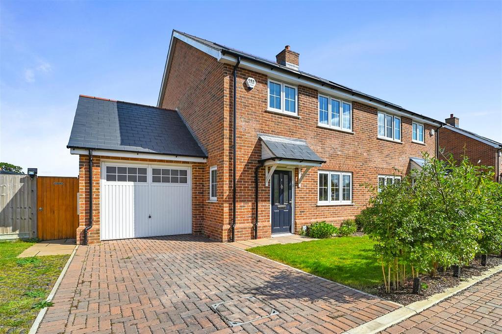 Bells Meadow, Raydon 3 bed semidetached house for sale £325,000