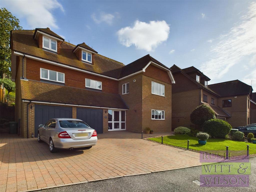 Eisenhower Drive, St. LeonardsOnSea 5 bed detached house for sale £