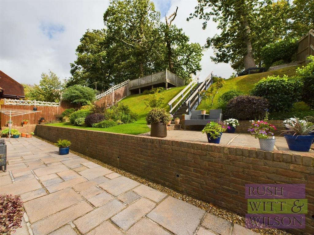 Eisenhower Drive, St. LeonardsOnSea 5 bed detached house £575,000