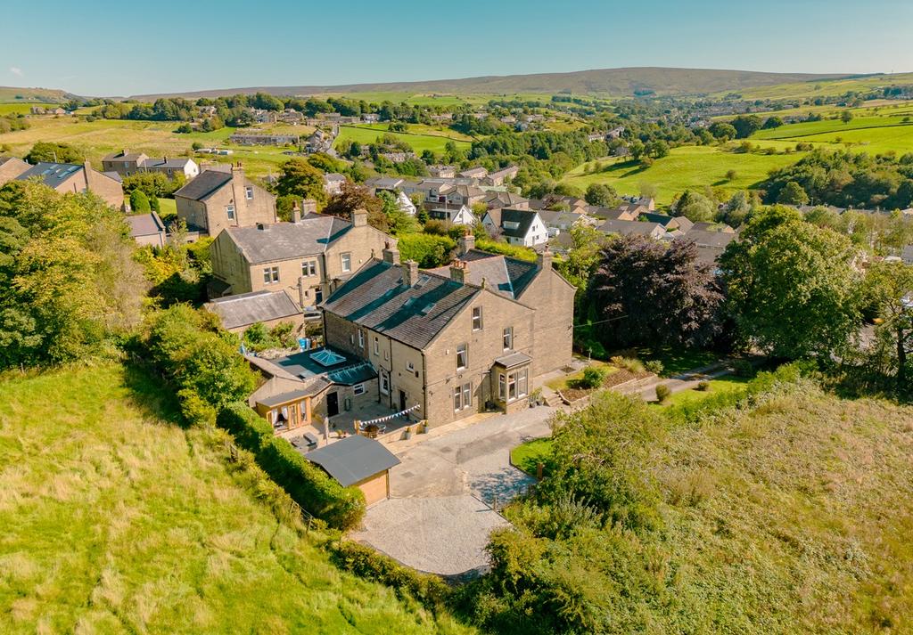 Keighley Road, Colne, BB8 5 bed semidetached house for sale £520,000