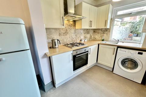 3 bedroom terraced house to rent, 177 Abbeydale Road Sheffield S7 1FG