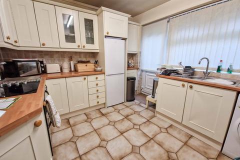 2 bedroom flat for sale - Heywood Old Road, Middleton, M24