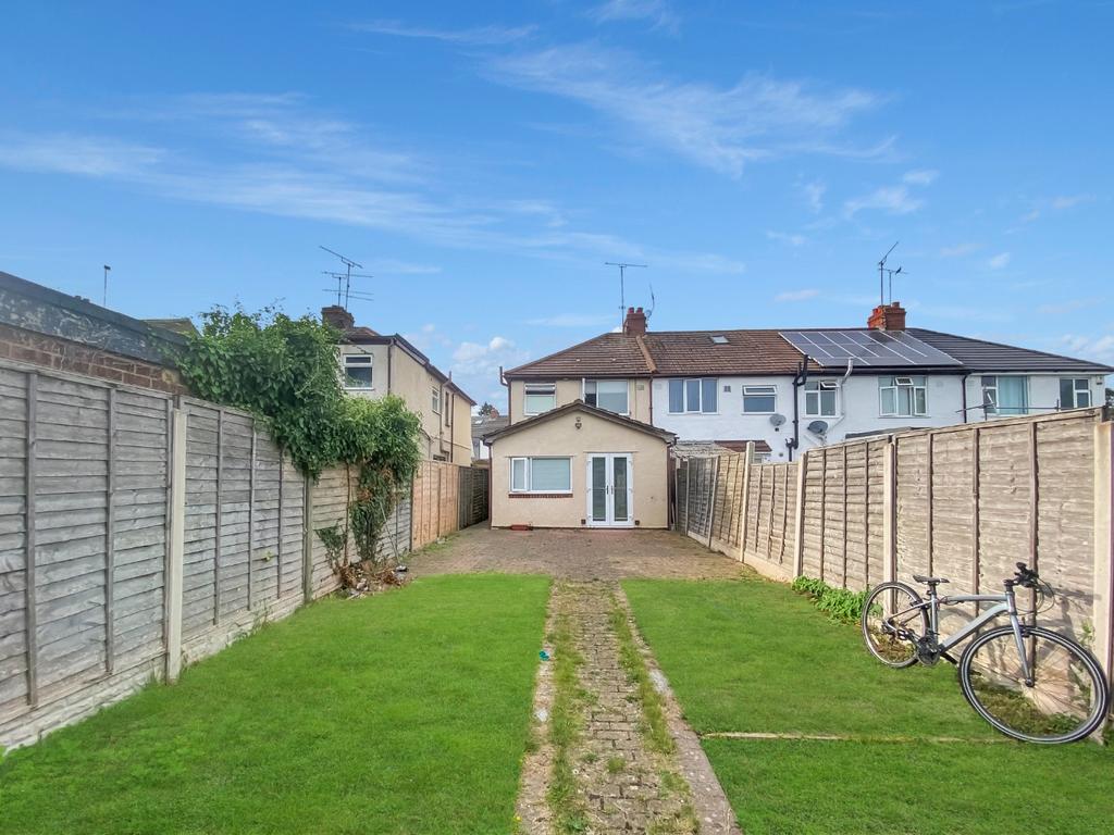 Waller Avenue, Luton, Bedfordshire... 3 bed end of terrace house £300,000