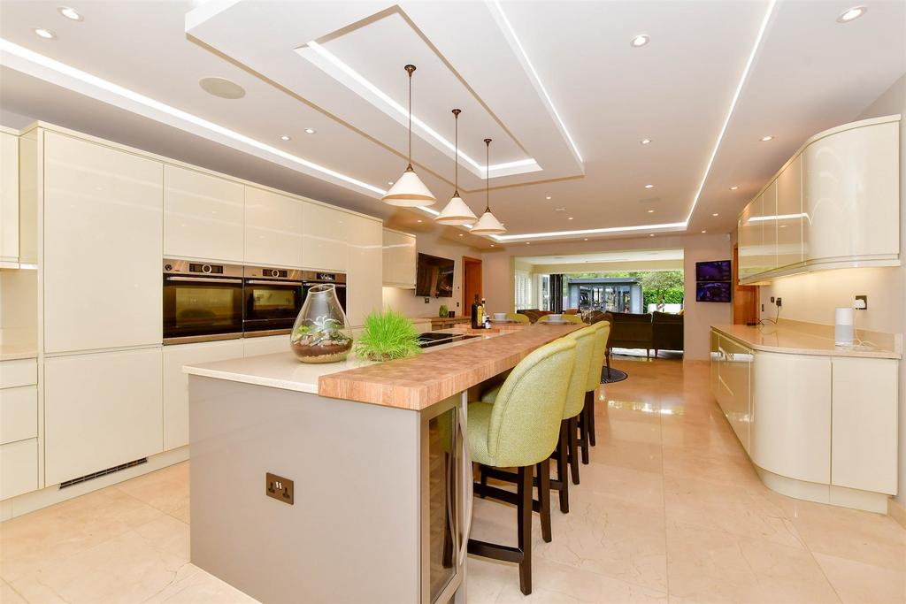Kitchen/Breakfast Area