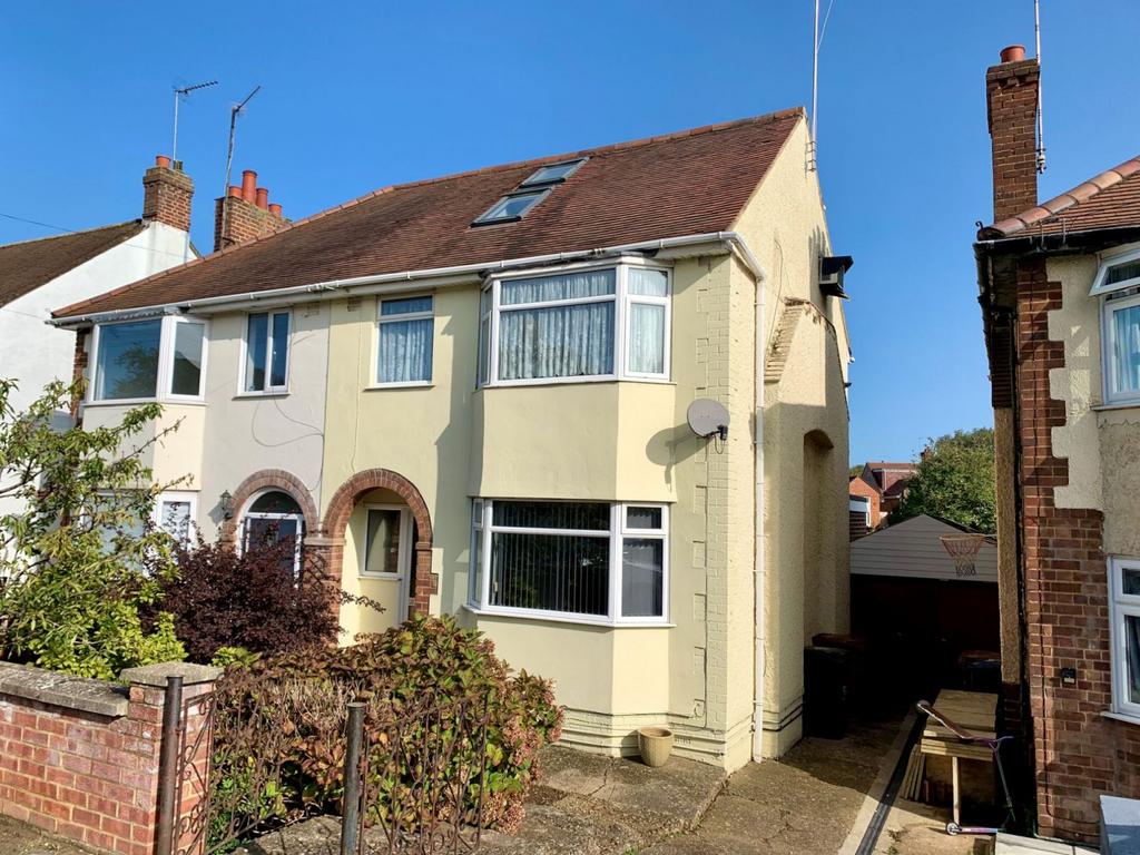 Windsor Crescent, Duston, Northampton NN5 5AW 4 bed semidetached house