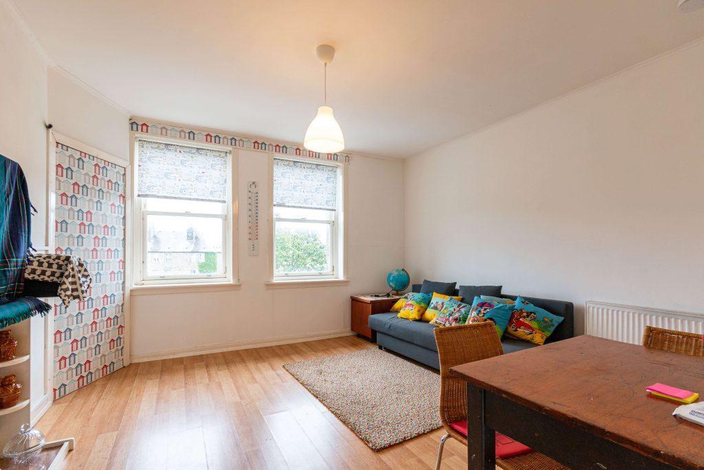 0694L Portobello Road, Edinburgh, EH8 7AY 3 bed flat £1,650 pcm (£381 pw)