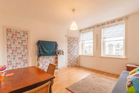3 bedroom flat to rent, 0694L – Portobello Road, Edinburgh, EH8 7AY