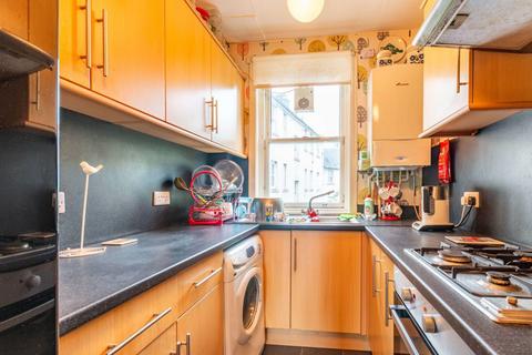 3 bedroom flat to rent, 0694L – Portobello Road, Edinburgh, EH8 7AY