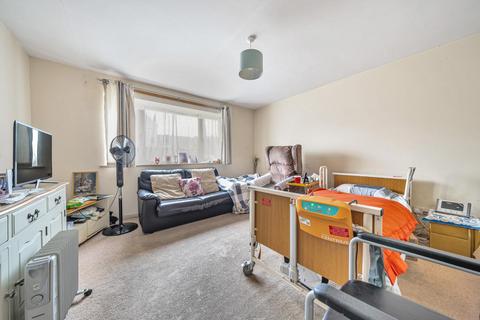 2 bedroom flat for sale, Linden Grove, New Malden