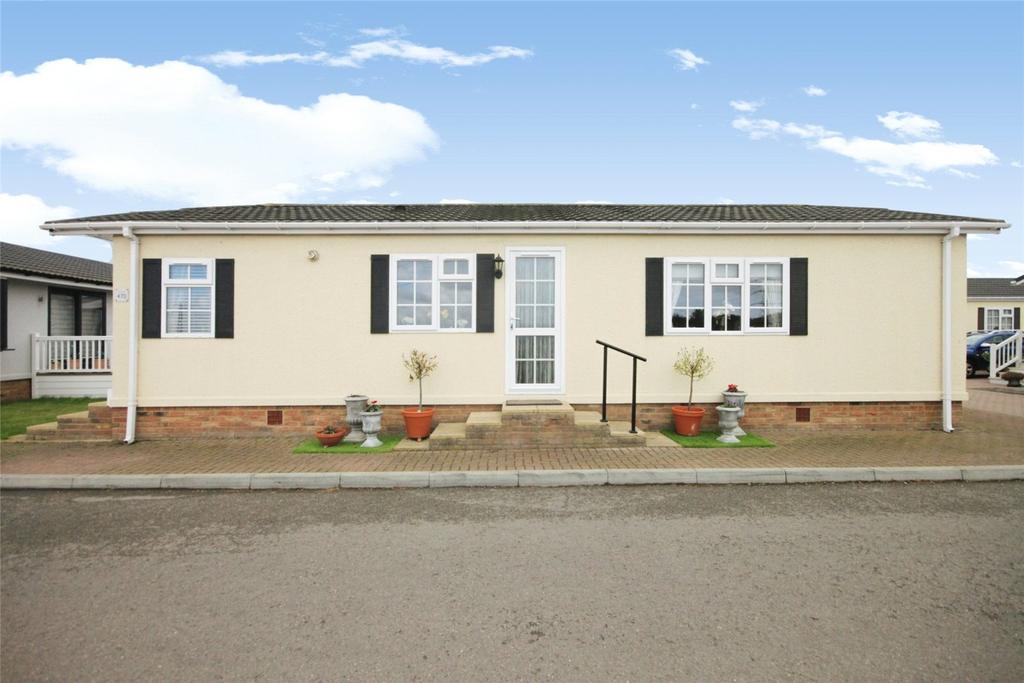 Elm Way, Hayes Country Park, Battlesbridge, Wickford, SS11 2 bed park
