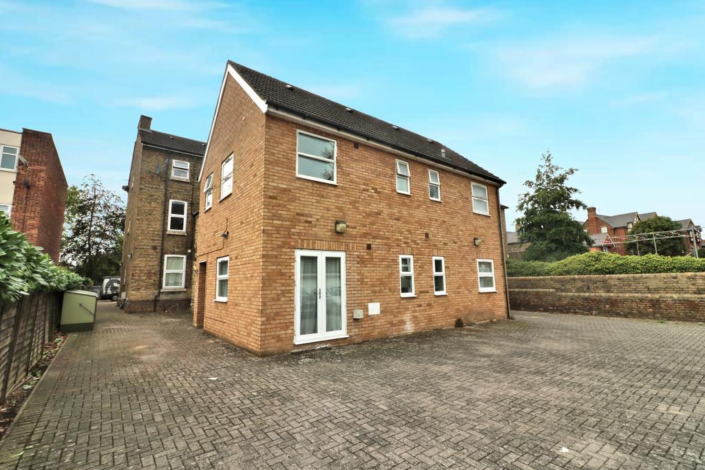 Ashburnham Road, Bedford, MK40 1 bed flat for sale £130,000