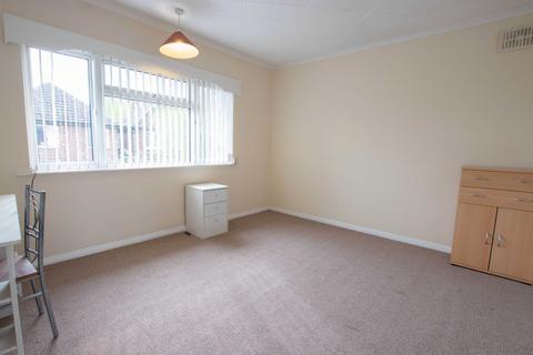 3 bedroom flat to rent, Villa Street, Beeston, Nottingham, NG9