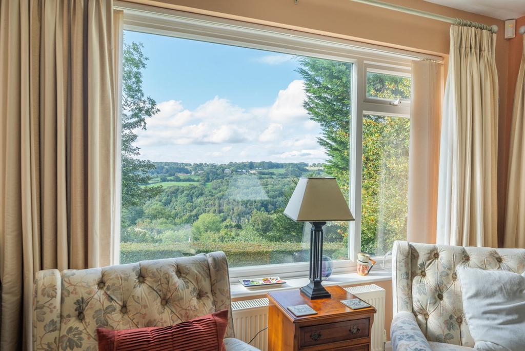 Fidges Lane, Stroud, Gloucestershire, GL6 3 bed detached