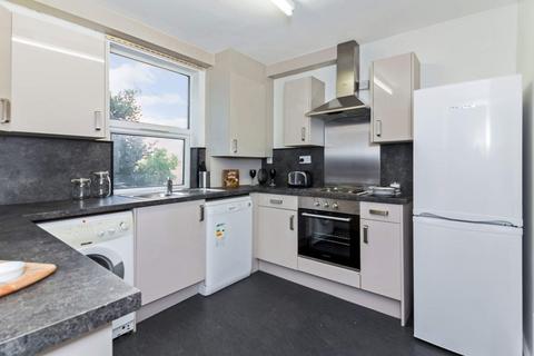 5 bedroom flat to rent, ST MICHAELS LANE, Leeds