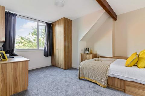 5 bedroom flat to rent, ST MICHAELS LANE, Leeds