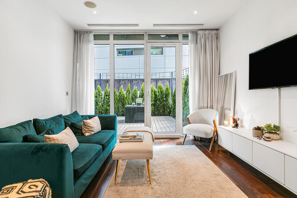 Chelsea Bridge Wharf, SW11 2 bed apartment for sale £850,000
