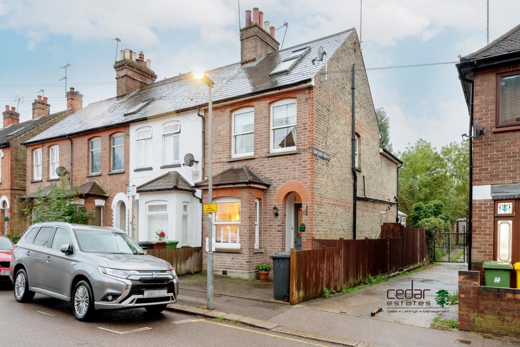 Drayton Road, Borehamwood WD6 3 bed terraced house for sale £499,950