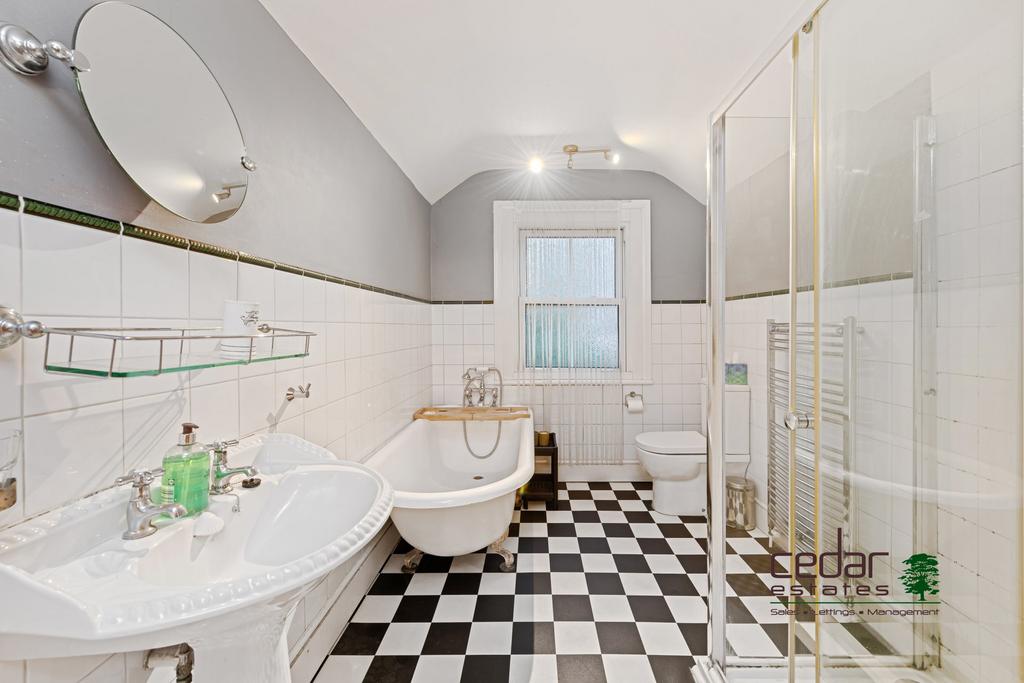 Drayton Road, Borehamwood WD6 3 bed terraced house for sale £499,950