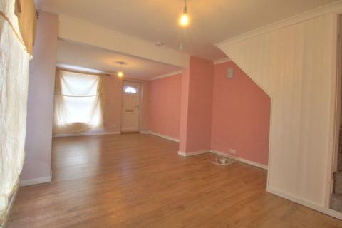 2 bedroom end of terrace house to rent, Chevallier Street, Ipswich