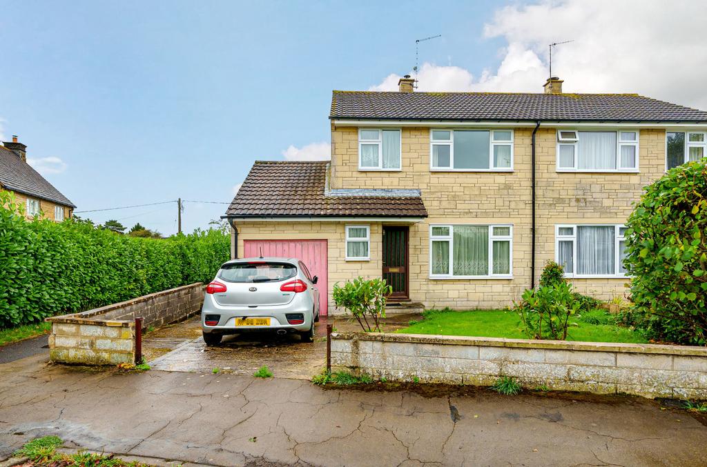 Pembroke Green, Lea, Malmesbury, Wilts, SN16 3 bed semidetached house