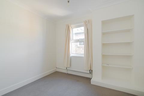 3 bedroom flat to rent, Fulham Palace Road