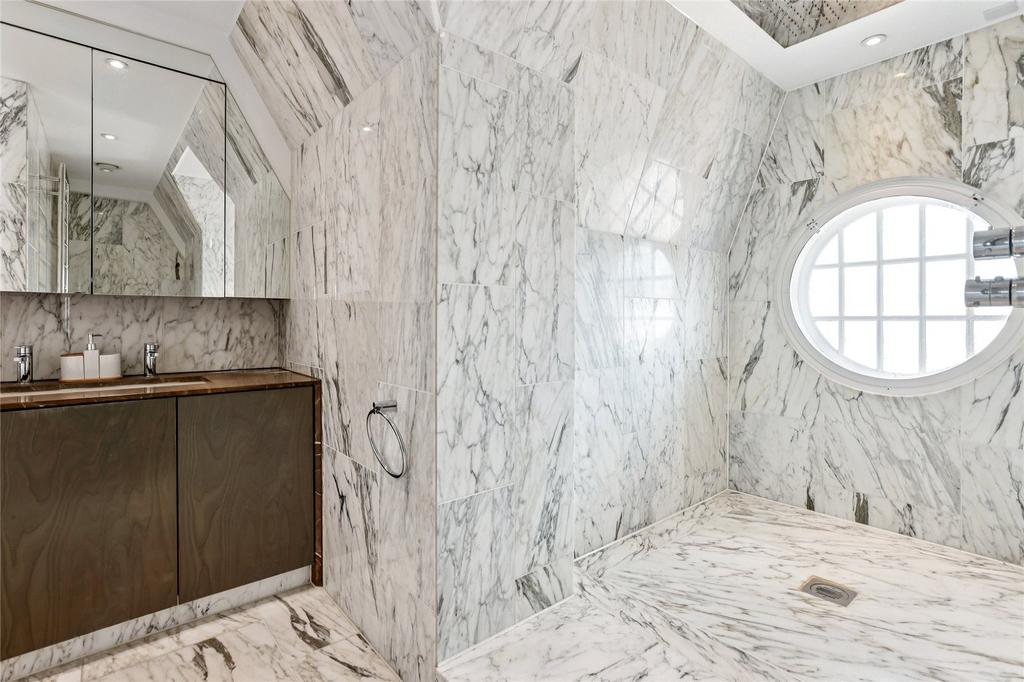 En Suite Bathroom