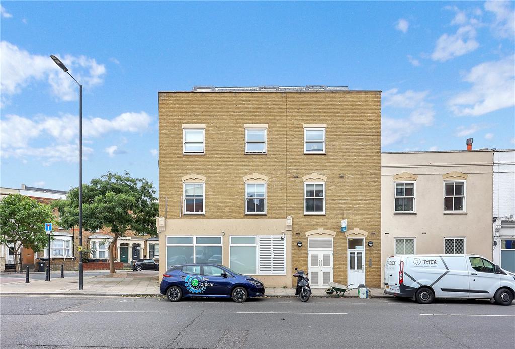 Northwold Road, London, E5 3 bed apartment £2,800 pcm (£646 pw)