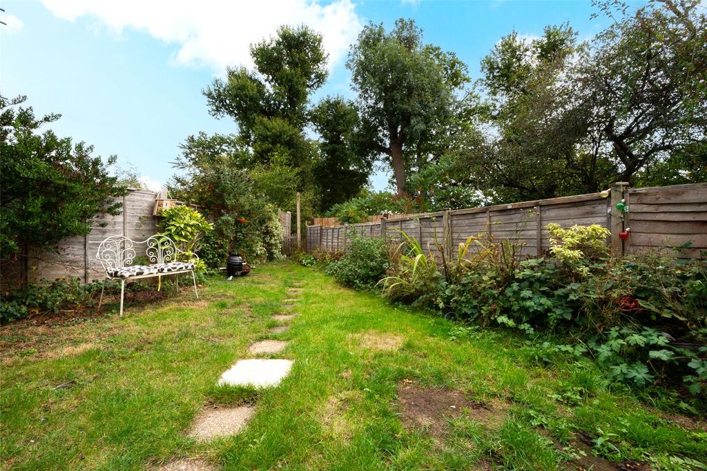 Grasmere Avenue, Orpington, Kent, BR6 3 bed semidetached house for