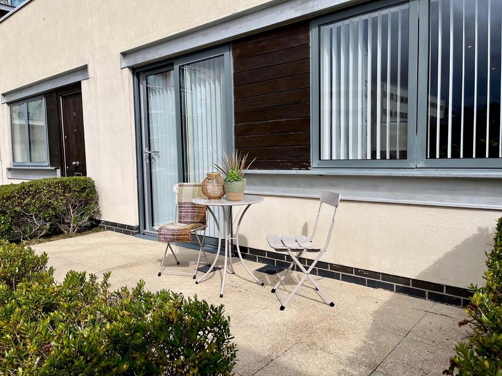 12 Courtlands, Hayes Road, Sully, The Vale Of CF64 5QG 1 bed