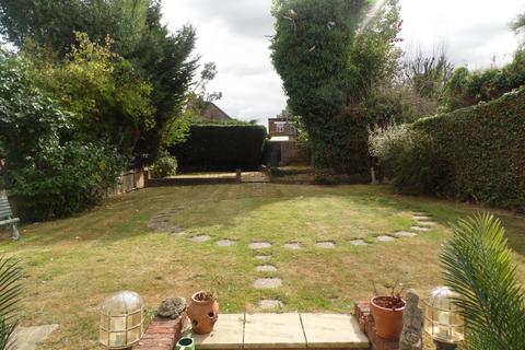 31 Heath Rise, Bromley, BR2 7PB
